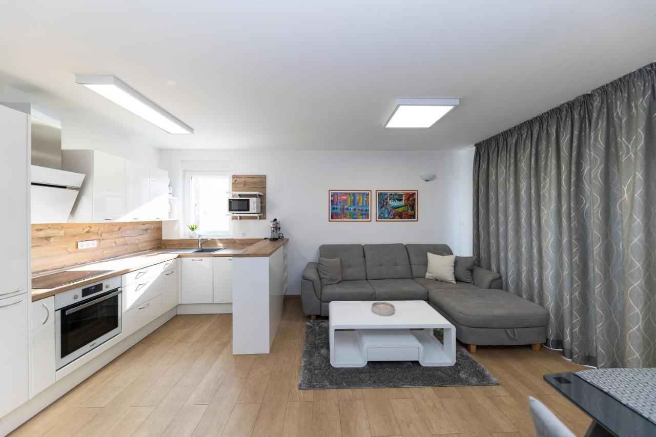 Joy 2 Apartment Novalja Eksteriør bilde