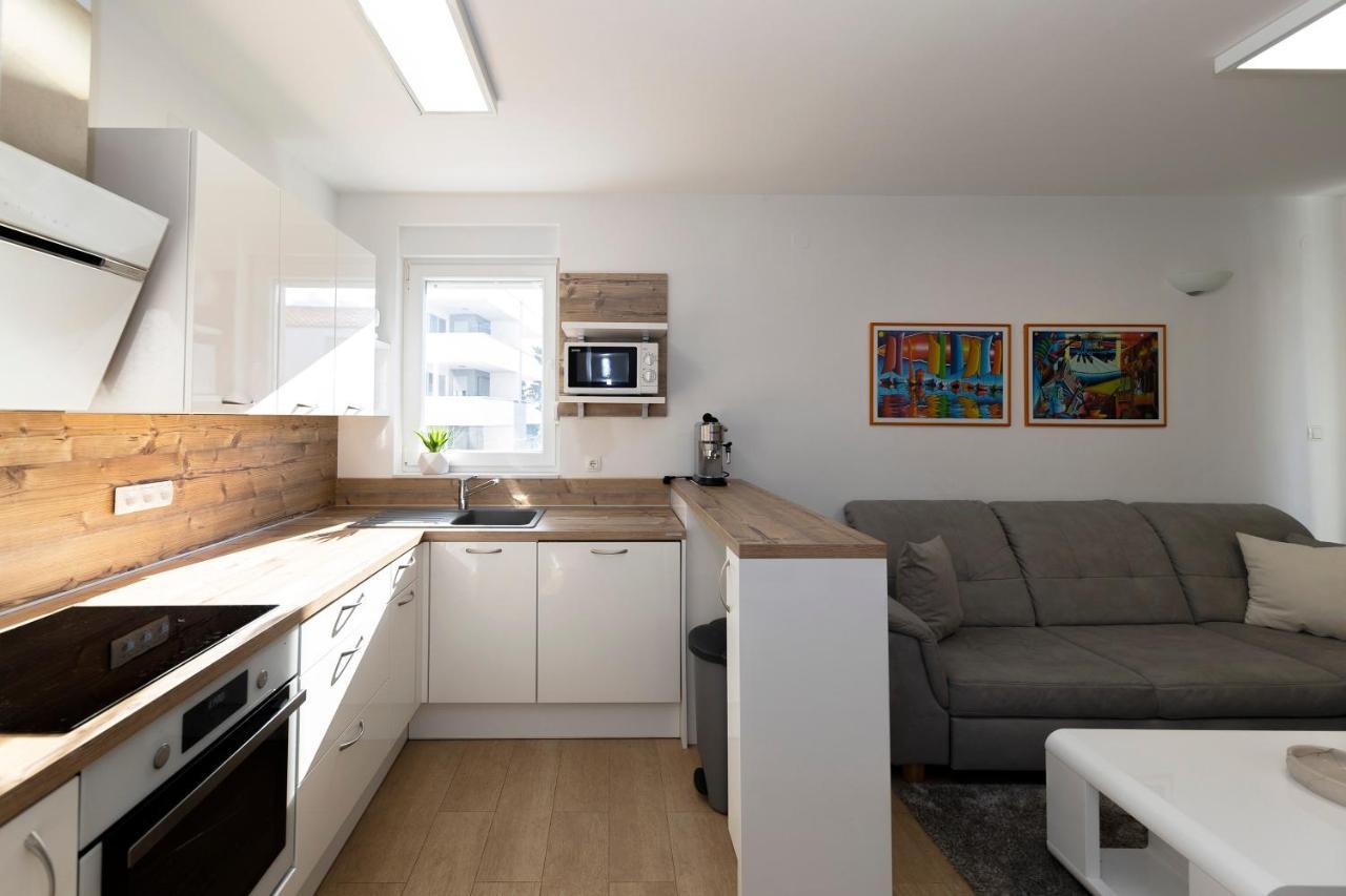 Joy 2 Apartment Novalja Eksteriør bilde