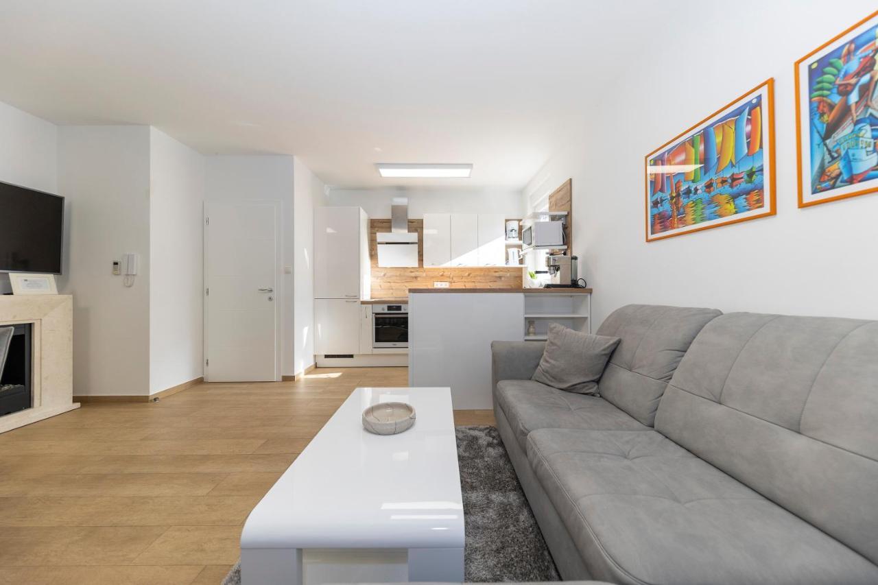 Joy 2 Apartment Novalja Eksteriør bilde