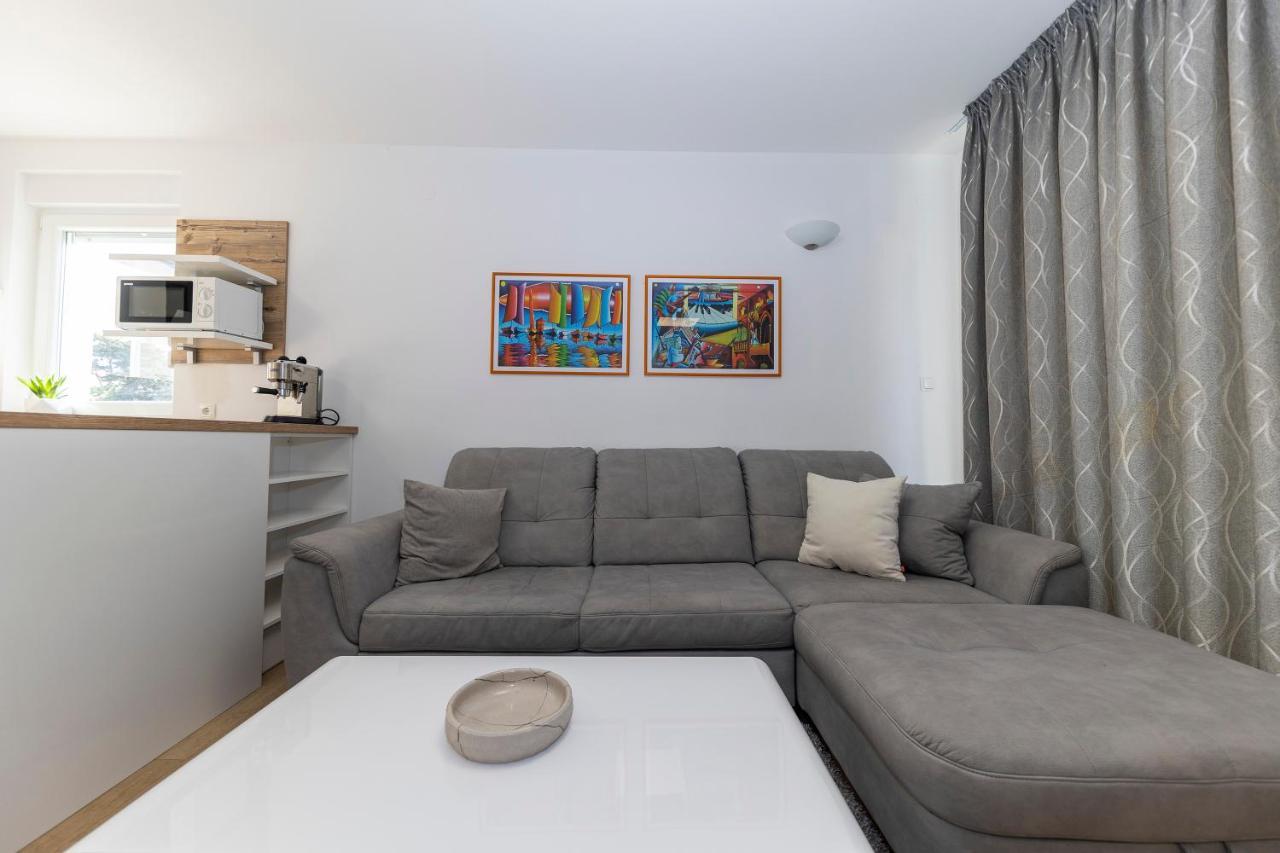 Joy 2 Apartment Novalja Eksteriør bilde